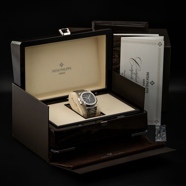 Patek Philippe Nautilus 5990/1A-011